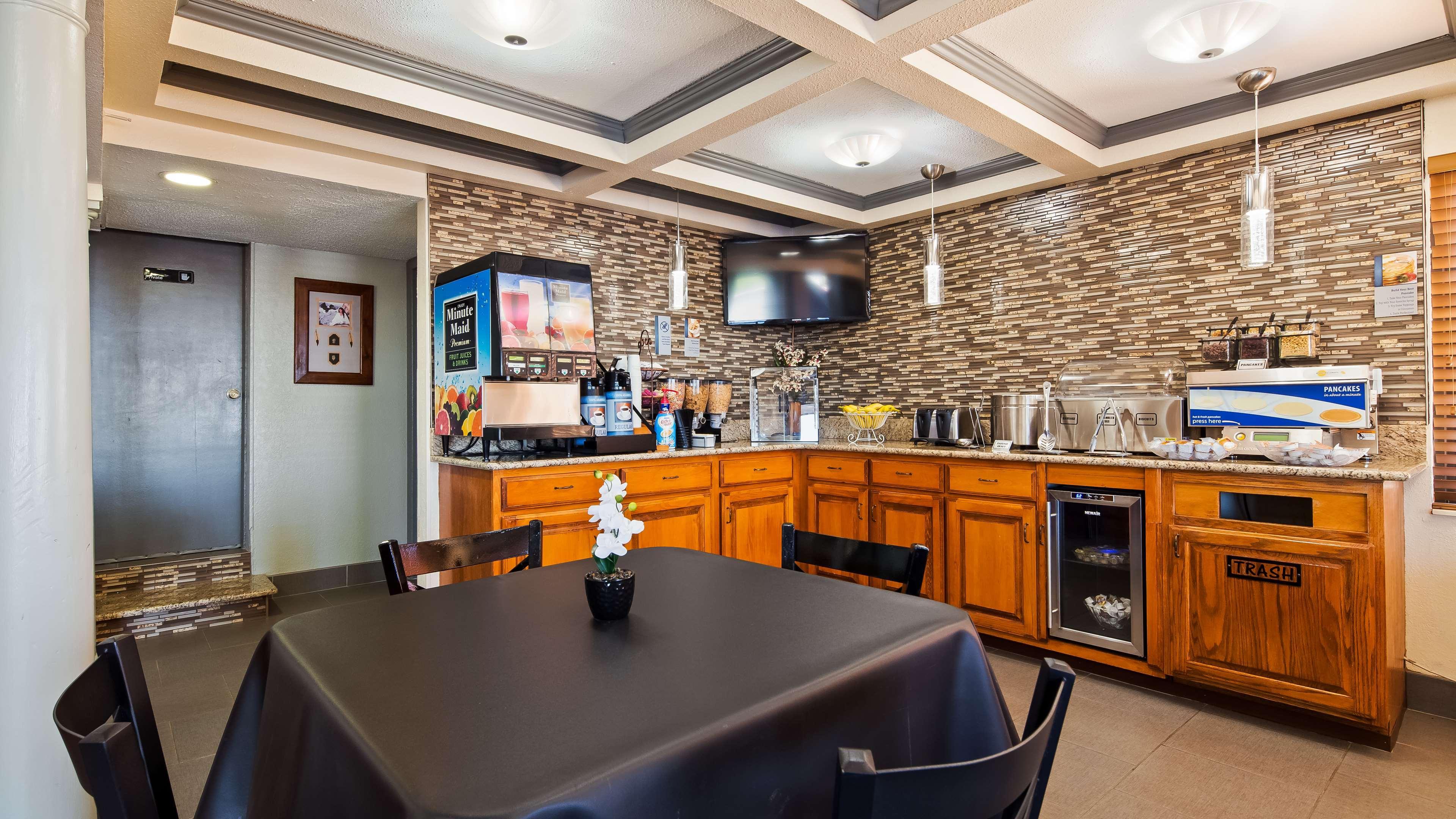 Best Western Montis Inn Сейнт Робърт Екстериор снимка